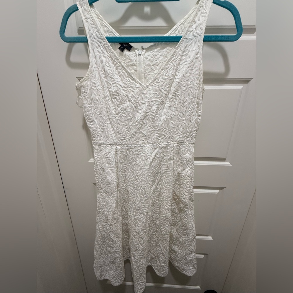 Talbots. White Embroidered V-Neck Dress. Size 2P.